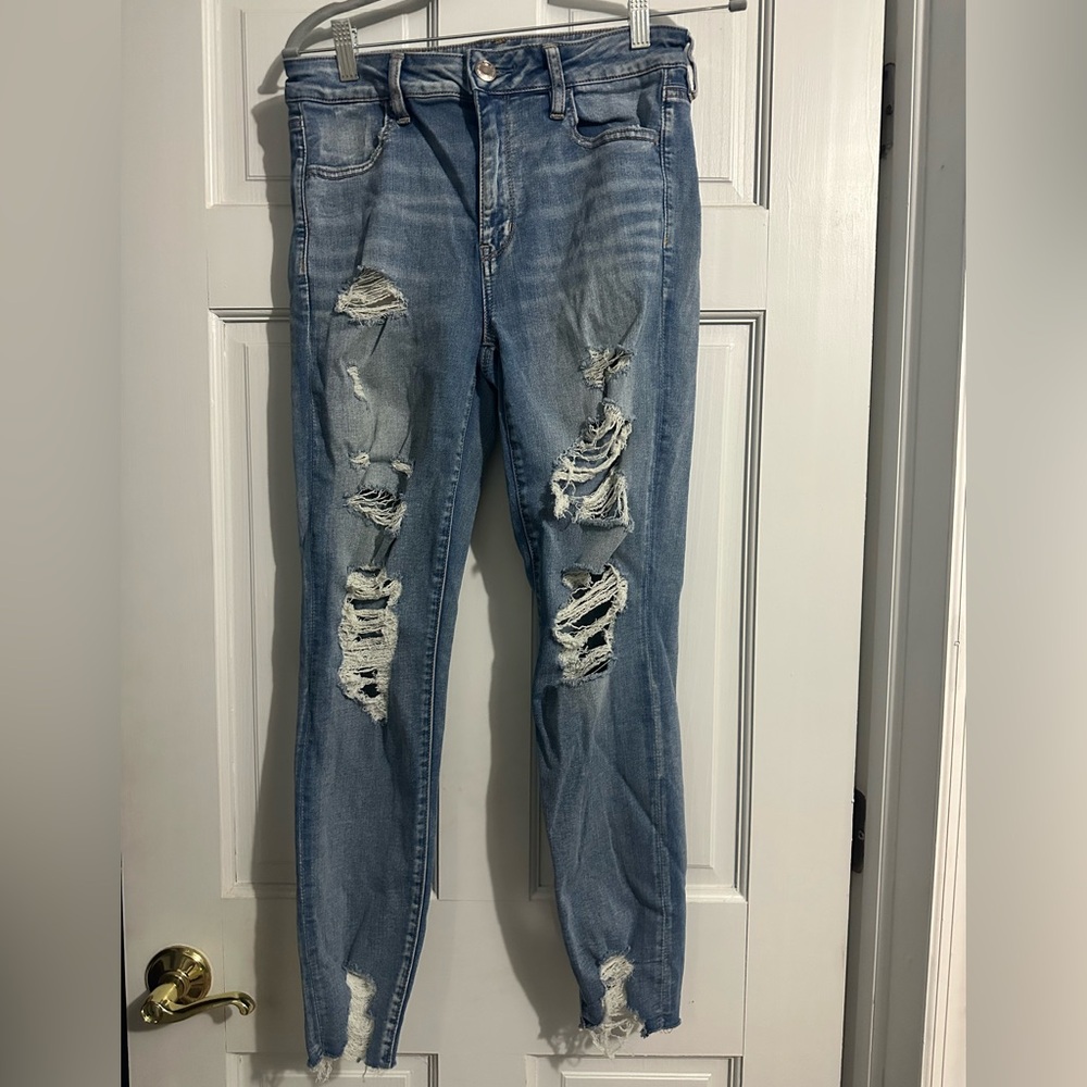 American Eagle 
high rise jegging
super stretch x  
distressed denim
Size 10